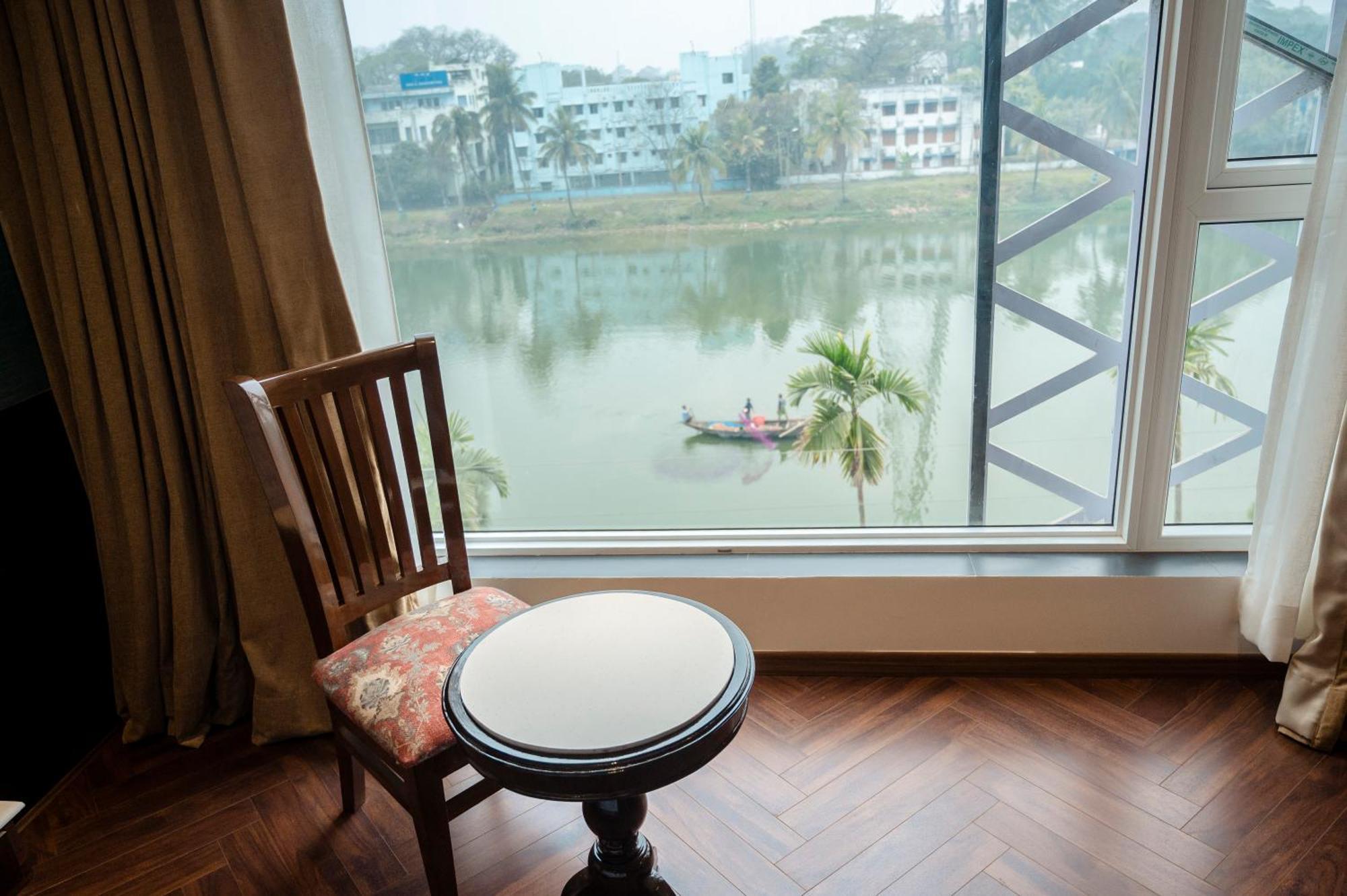 Hotel Lake View Baharampur Экстерьер фото